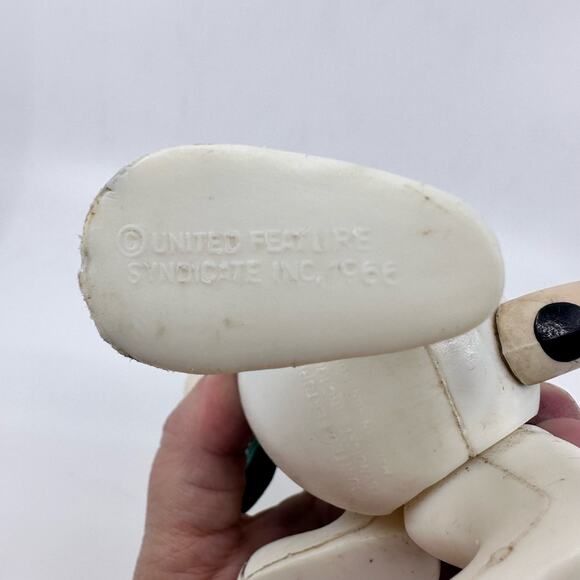 Vtg Snoopy Toy Flying Plastic Toy w/Hat, Scarf & Glass Charlie Brown 60s Vintage - Picture 7 of 9